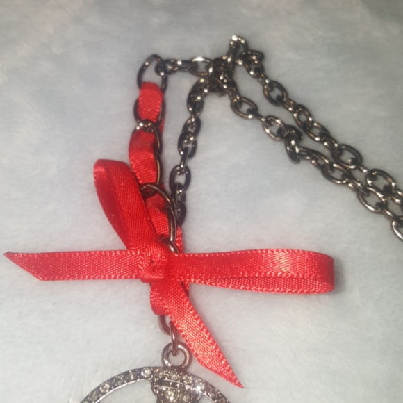2/$30 Red Bow Guess Necklace NWT - Picture 3 of 4